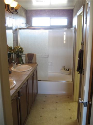 model_house_master_bathIMG_2043